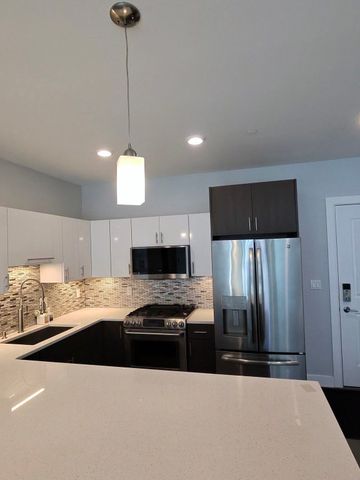 18 Cliveden St 505, Quincy, MA 02169