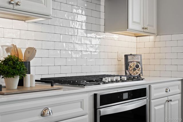 2774 Enclave Drive, Oakland Charter Township, MI 48363