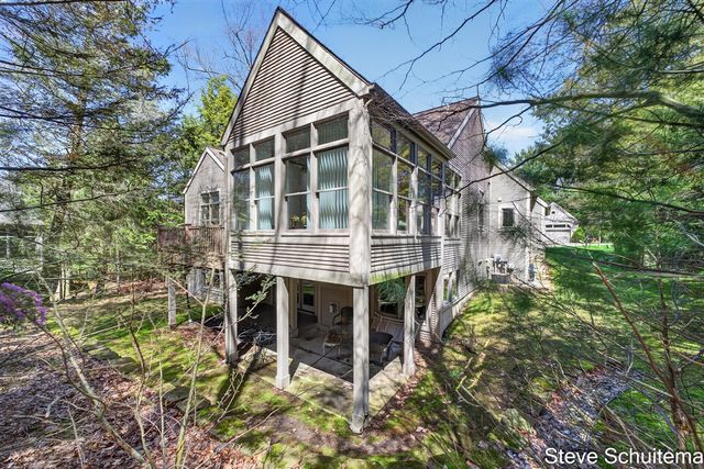 1949 Forest Glen Drive, Norton Shores, MI 49441