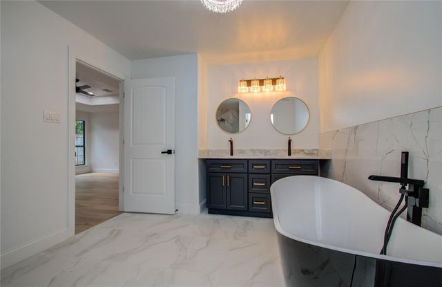 10300 Mayfield Road, Houston, TX 77043