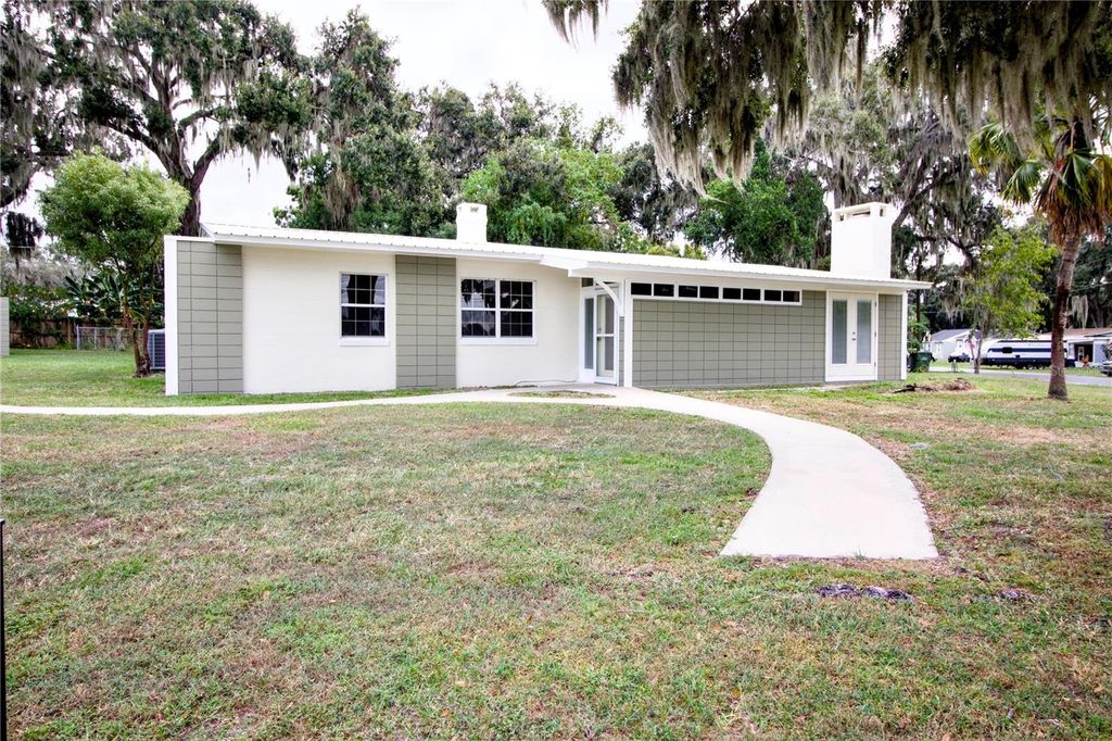 1114 OAK DRIVE, Leesburg, FL 34748