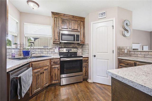 11716 N Farley Avenue, Kansas City, MO 64157