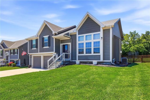 11716 N Farley Avenue, Kansas City, MO 64157