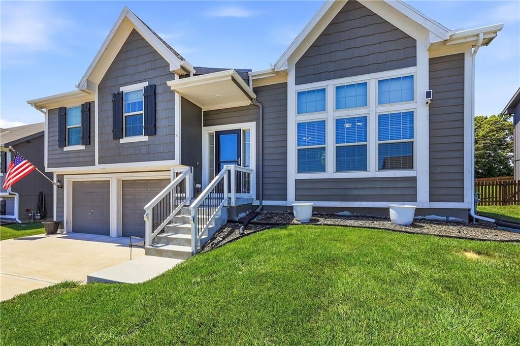 11716 N Farley Avenue, Kansas City, MO 64157