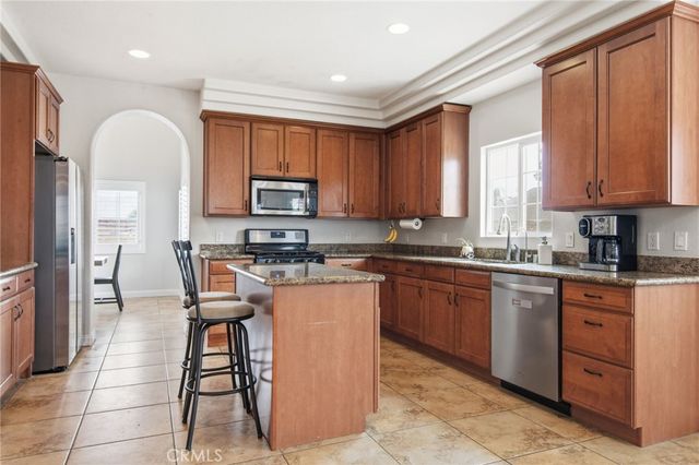 571 Winners Circle, San Jacinto, CA 92582