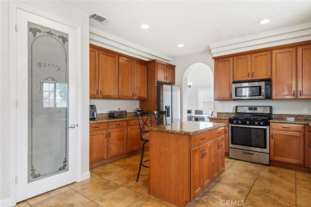 571 Winners Circle, San Jacinto, CA 92582