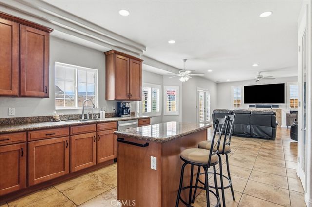 571 Winners Circle, San Jacinto, CA 92582
