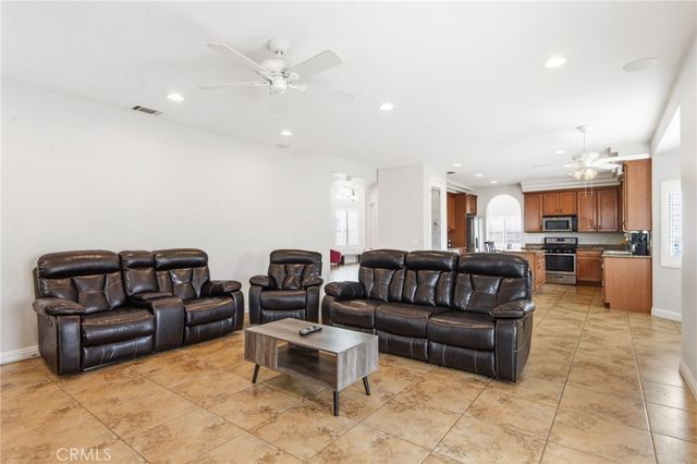 571 Winners Circle, San Jacinto, CA 92582