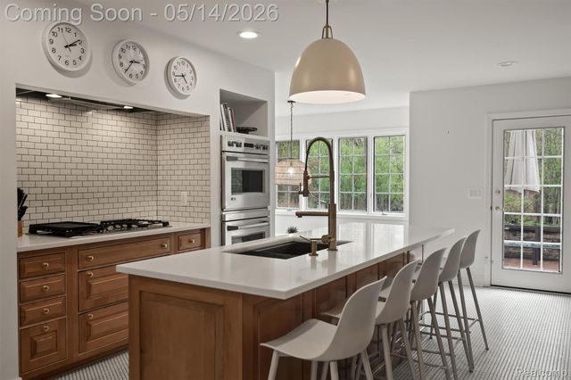 7035 Ten Hill Road, West Bloomfield Charter Township, MI 48322