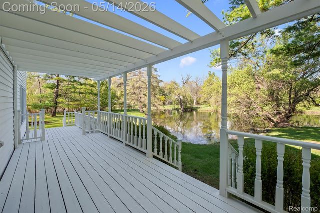 7035 Ten Hill Road, West Bloomfield Charter Township, MI 48322