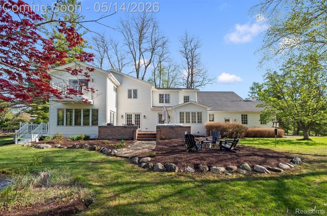 7035 Ten Hill Road, West Bloomfield Charter Township, MI 48322