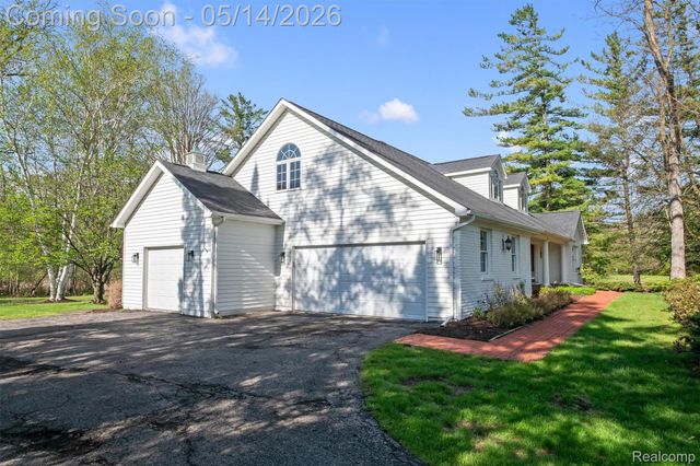 7035 Ten Hill Road, West Bloomfield Charter Township, MI 48322