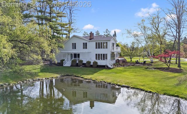 7035 Ten Hill Road, West Bloomfield Charter Township, MI 48322