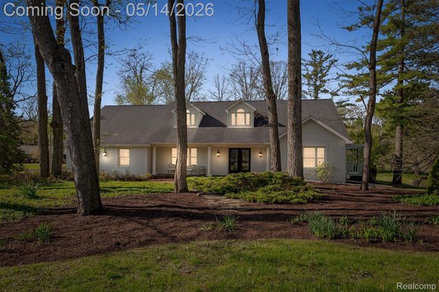 7035 Ten Hill Road, West Bloomfield Charter Township, MI 48322