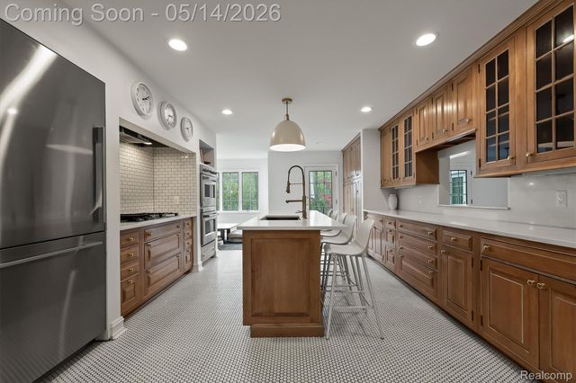7035 Ten Hill Road, West Bloomfield Charter Township, MI 48322