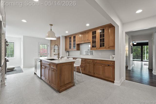 7035 Ten Hill Road, West Bloomfield Charter Township, MI 48322