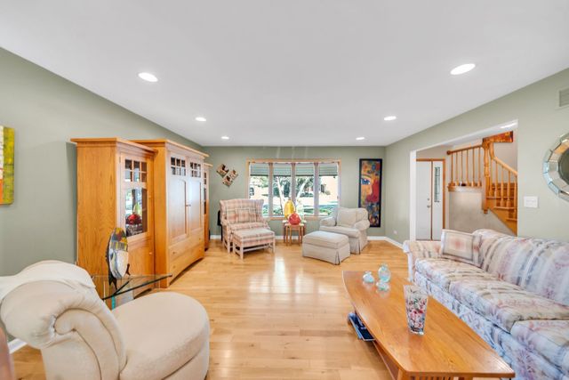 728 Price Lane, Deerfield, IL 60015