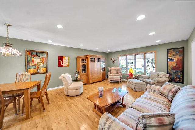 728 Price Lane, Deerfield, IL 60015
