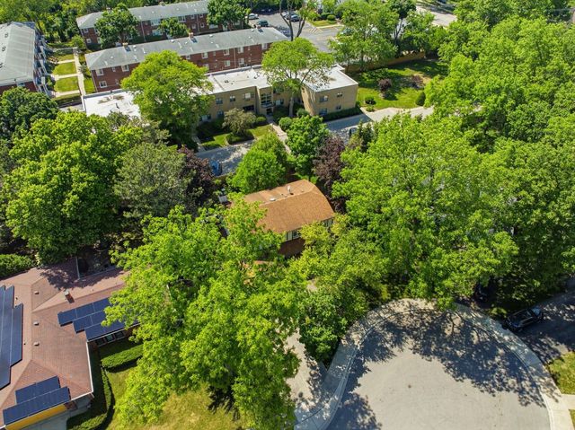 728 Price Lane, Deerfield, IL 60015