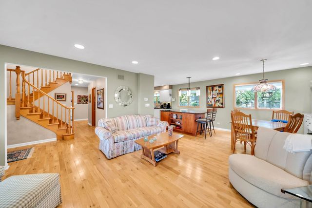 728 Price Lane, Deerfield, IL 60015