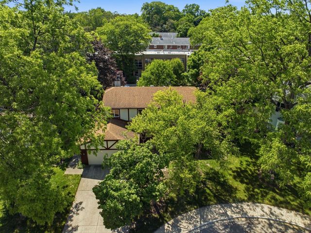 728 Price Lane, Deerfield, IL 60015
