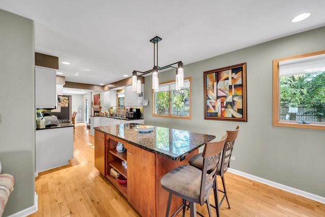 728 Price Lane, Deerfield, IL 60015