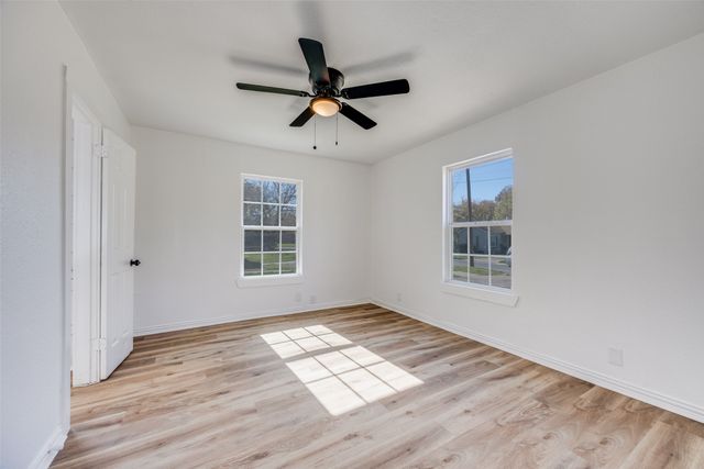 1209 S Maxey, Sherman, TX 75090