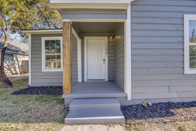 1209 S Maxey, Sherman, TX 75090