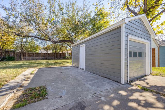 1209 S Maxey, Sherman, TX 75090