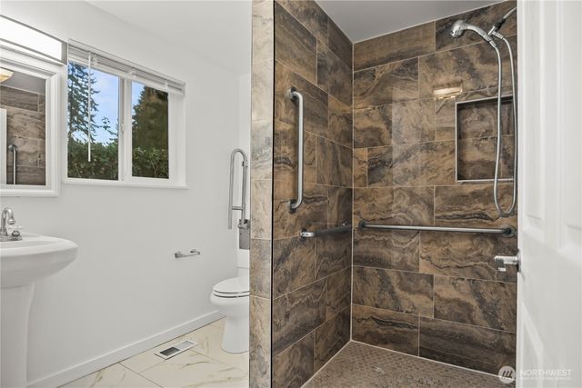 29733 4th Ave S, Federal Way, WA 98003