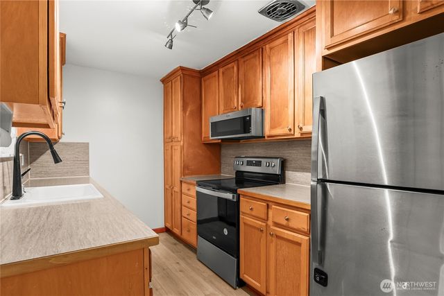 29733 4th Ave S, Federal Way, WA 98003