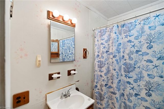 129 W Finch Avenue, Denton, NC 27239