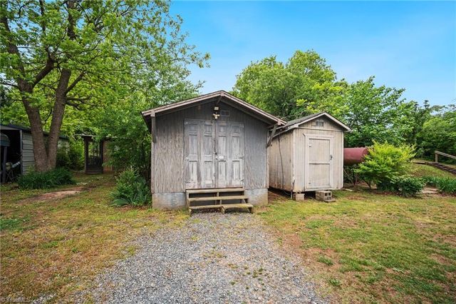 129 W Finch Avenue, Denton, NC 27239