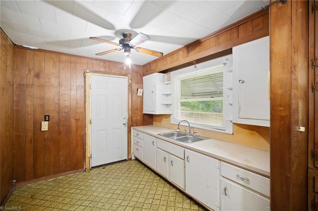 129 W Finch Avenue, Denton, NC 27239