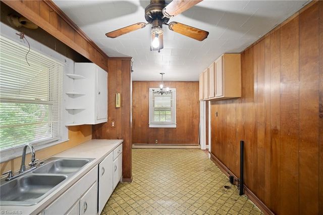 129 W Finch Avenue, Denton, NC 27239