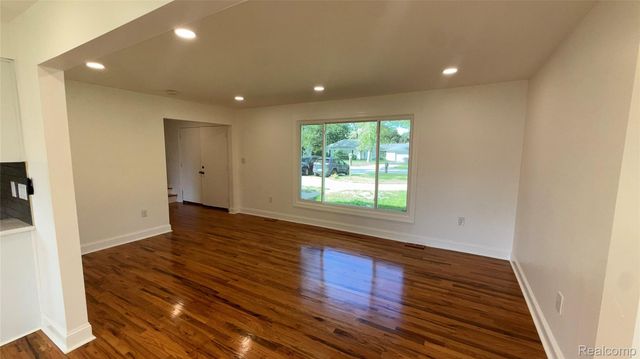 17365 Hilton Street, Southfield, MI 48075