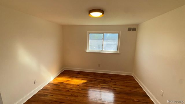 17365 Hilton Street, Southfield, MI 48075