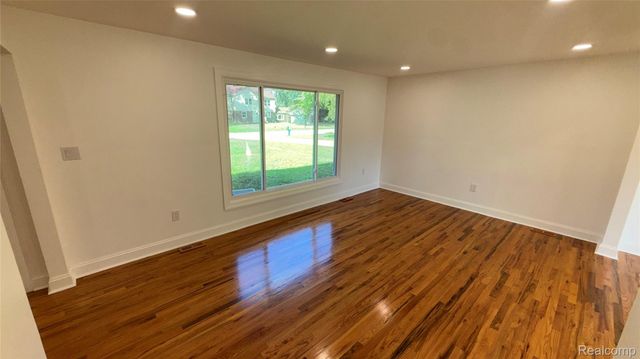 17365 Hilton Street, Southfield, MI 48075