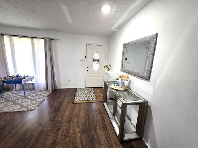 8827 Woodleigh Drive, Houston, TX 77083