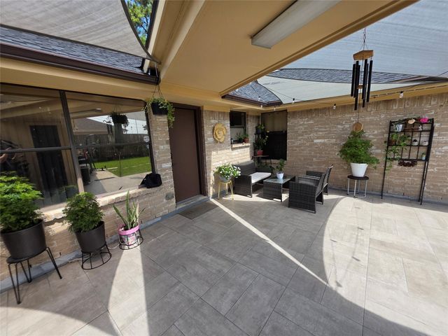 8827 Woodleigh Drive, Houston, TX 77083