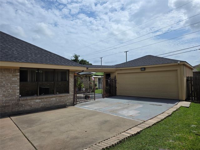 8827 Woodleigh Drive, Houston, TX 77083