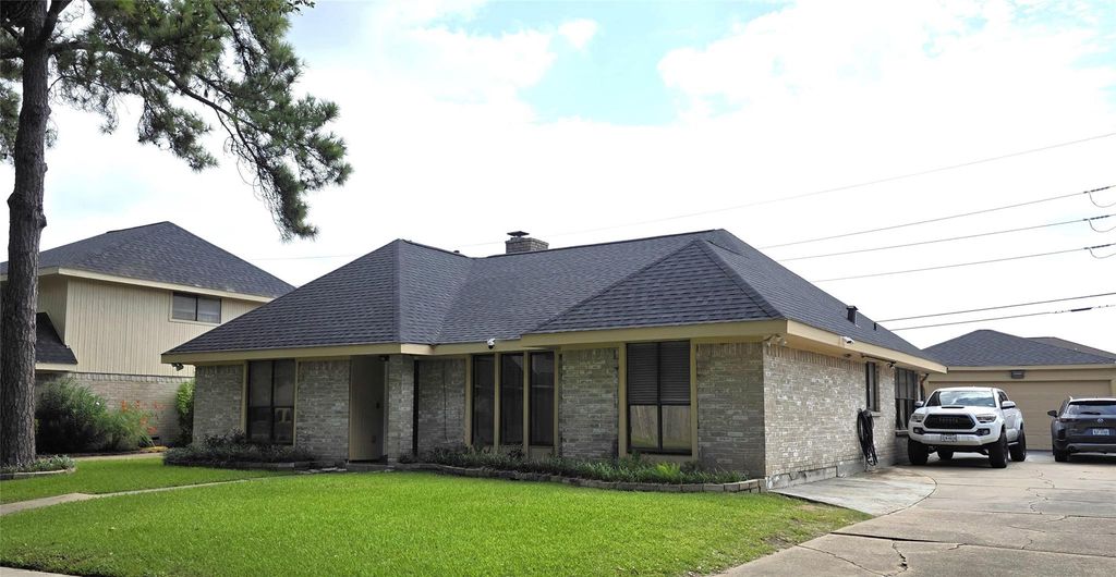 8827 Woodleigh Drive, Houston, TX 77083