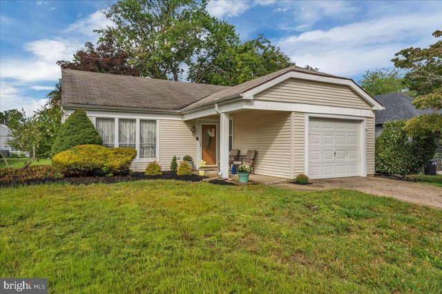 17 DUNSTABLE RD, Southampton, NJ 08088