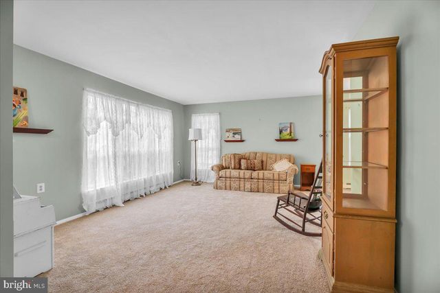 17 DUNSTABLE RD, Southampton, NJ 08088