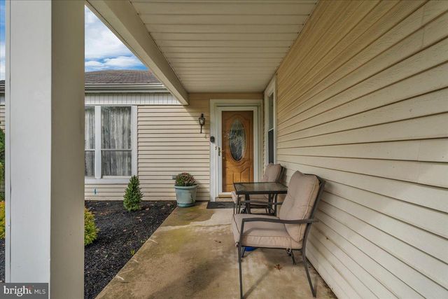17 DUNSTABLE RD, Southampton, NJ 08088