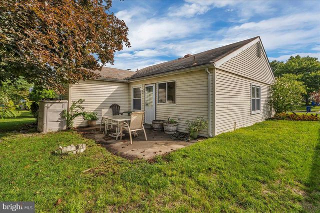 17 DUNSTABLE RD, Southampton, NJ 08088