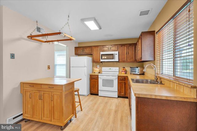 17 DUNSTABLE RD, Southampton, NJ 08088