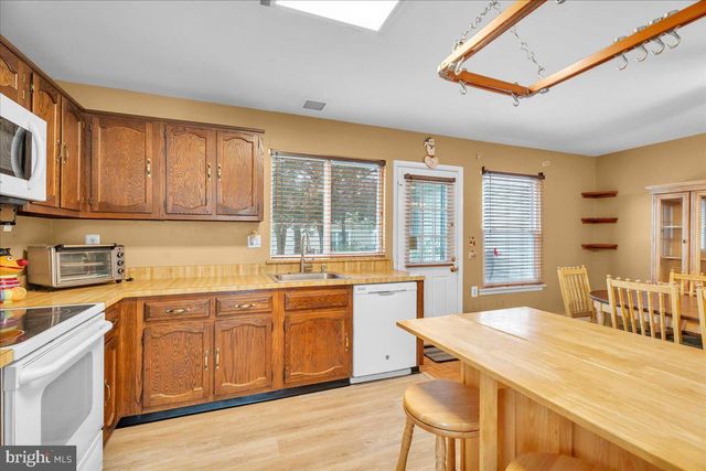 17 DUNSTABLE RD, Southampton, NJ 08088