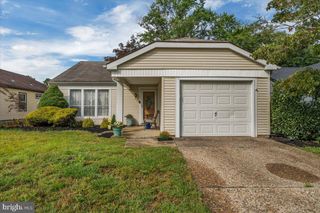 17 DUNSTABLE RD, Southampton, NJ 08088