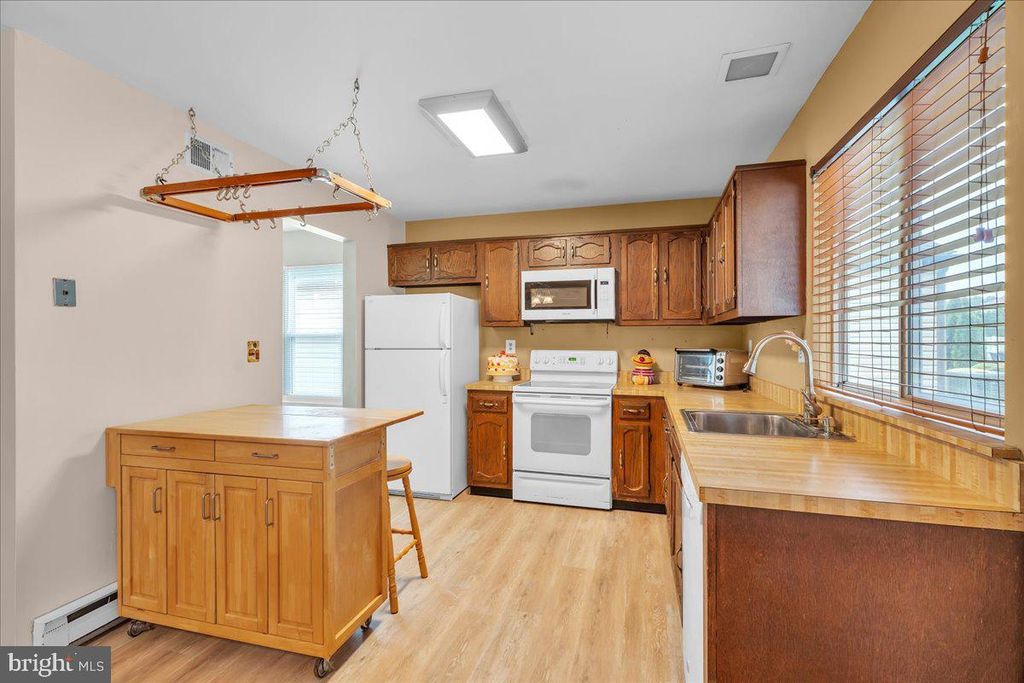 17 DUNSTABLE RD, SOUTHAMPTON, NJ 08088 — photo 5